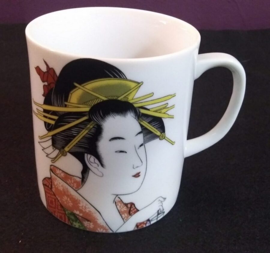 1c Two Toned Kimono Geisha Cup